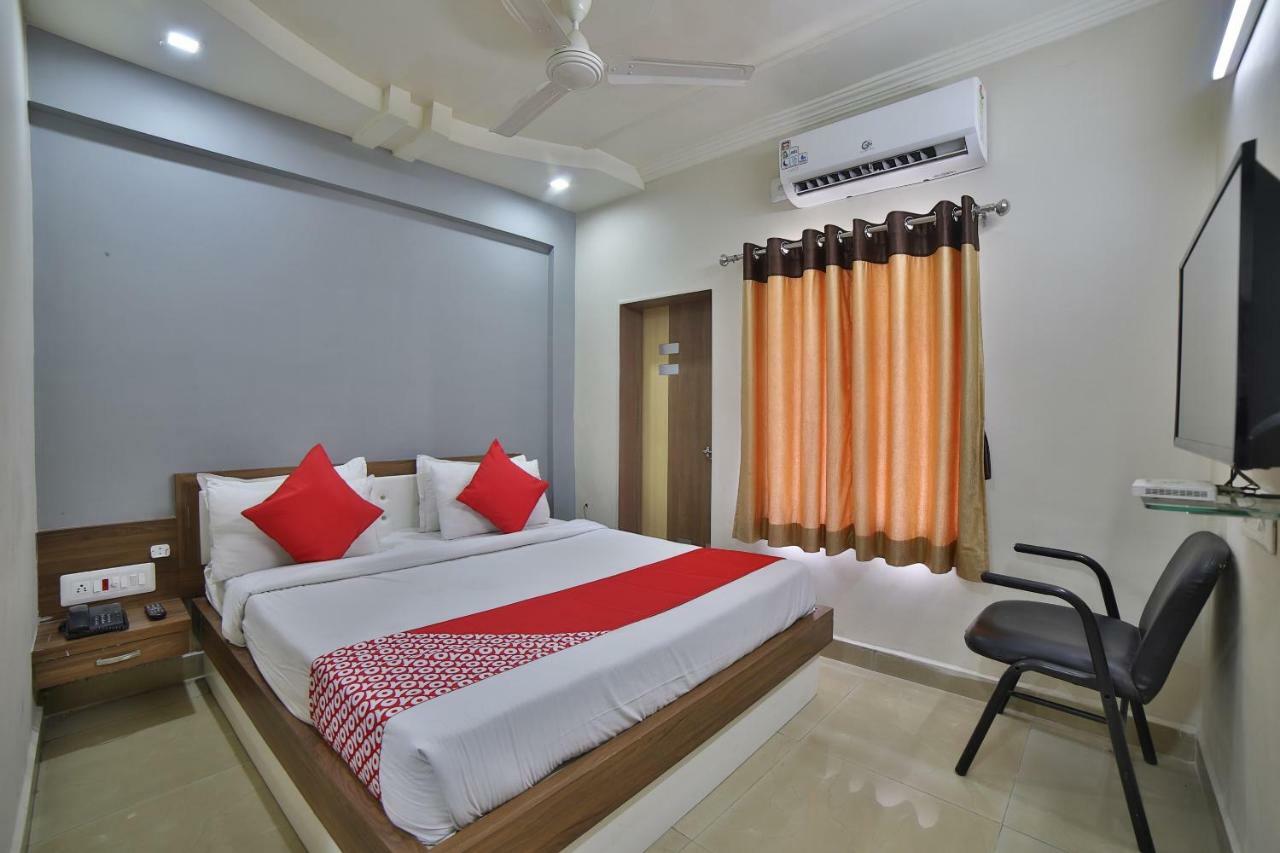 Oyo 41929 Hotel Loyal Residency Jāmnagar Rom bilde
